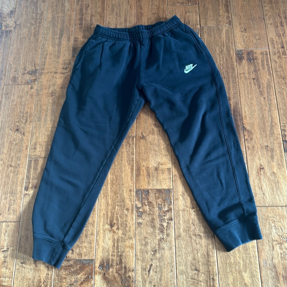 Nike Black jogger. Size M. Pockets in front and one snap pocket in back